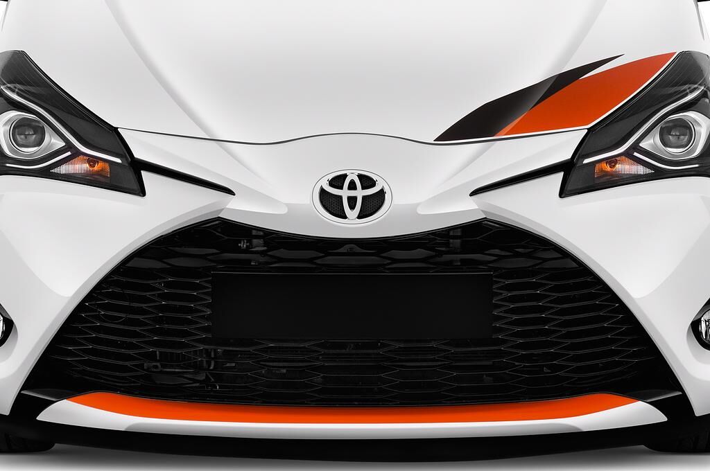 Toyota Yaris (Baujahr 2018)  3 Türen Kühlergrill und Scheinwerfer