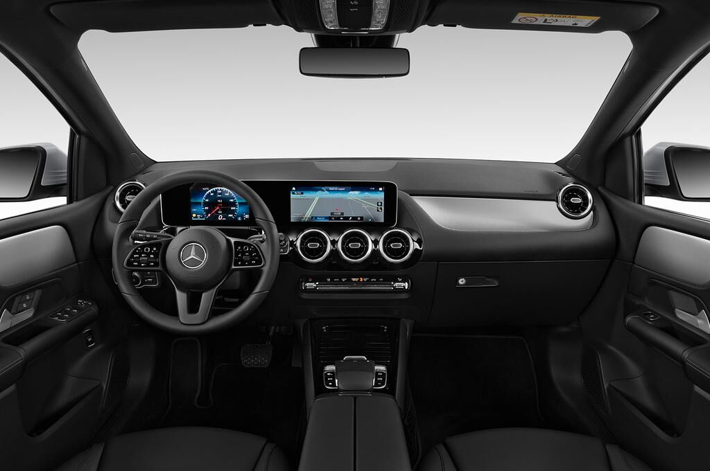 Mercedes B Class (Baujahr 2019) - 5 Türen Cockpit und Innenraum