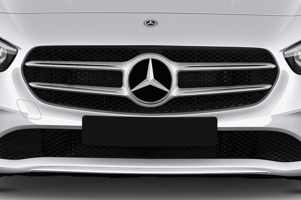 Mercedes B Class (Baujahr 2019) - 5 Türen Kühlergrill und Scheinwerfer