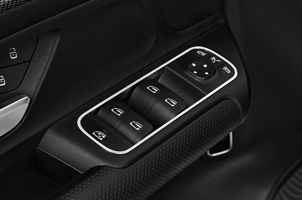 Mercedes B Class (Baujahr 2019) - 5 Türen Bedienungselemente Tür