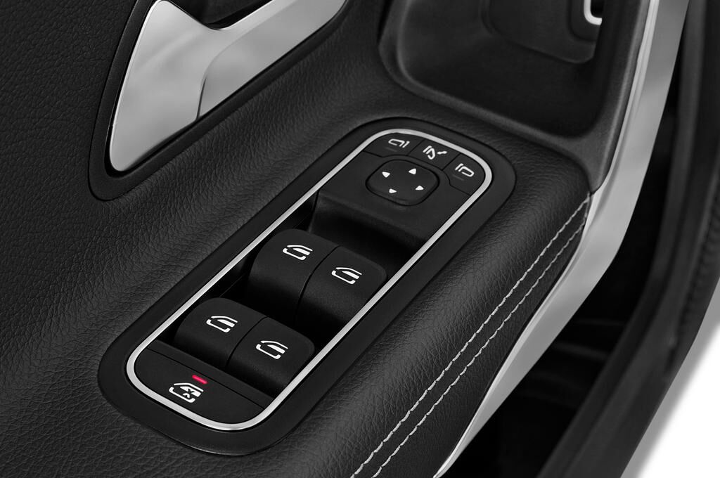 Mercedes A Class (Baujahr 2019) - 4 Türen Bedienungselemente Tür