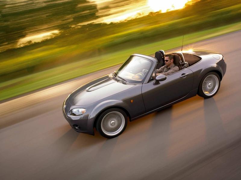 Die dritten Generation gibt es als Roadster und...