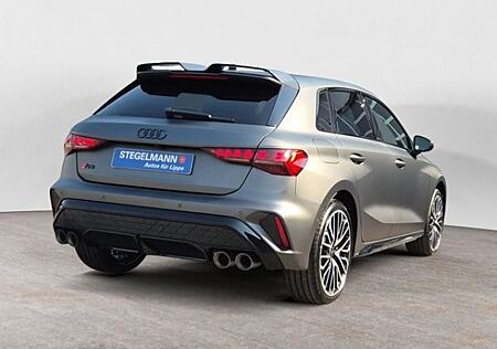 Audi S3 Sportback TFSI quattro S tronic Mattlackierung Akrapovic