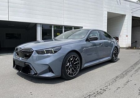BMW M5 Limousine - Driving Assistent Professional - Bowers & Wilkins - Aktive Sitzlüftung