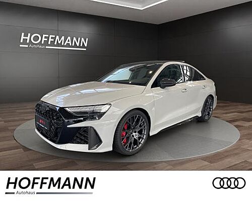 Audi RS3 Limousine / RS-Dynamikpaket / Exclusive Kreide / Schalensitze / Carbonpaket