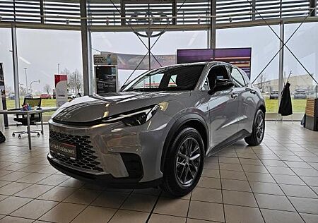 Lexus LBX (AY10)