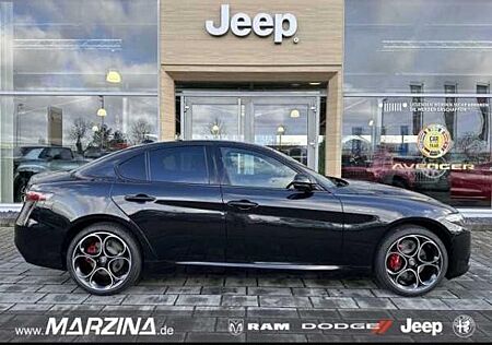 Alfa Romeo Giulia Q4 2.0 Veloce Black-Edition Technologie-Paket Sportpaket Navi Digitales Cockpit LED