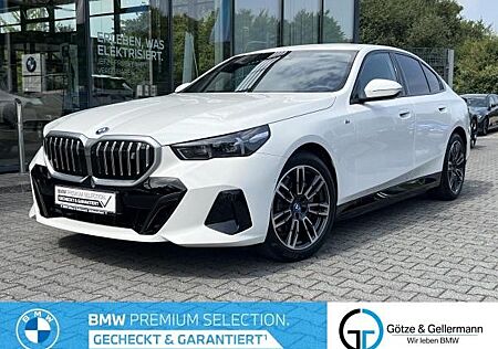 BMW i5 xDrive40 M Sport //Autobahnassistent B&W HUD
