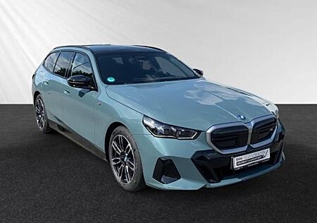 BMW i5 M60 xDrive Touring AHK|Pano|Autobahnassis.|PA+