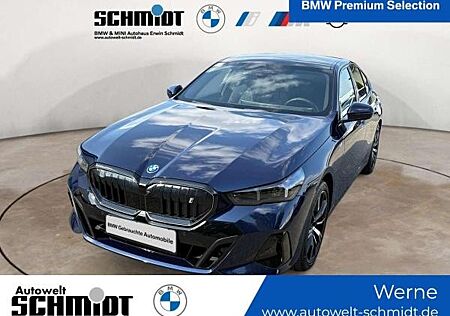 BMW i5 xDrive40 M Sport / NP= 97.300,- / Pano /