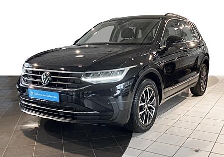 VW Tiguan Volkswagen 2.0 TDI Life DSG AHK Ganzjahresreifen Rear View