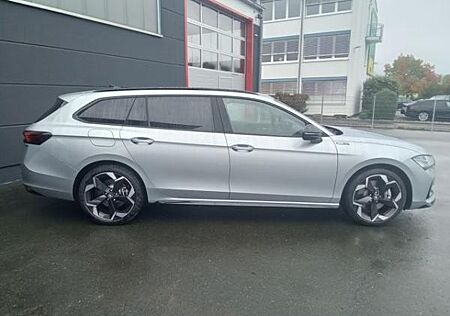Skoda Superb Combi Sportline 2.0 TSI 7-Gang-DSG 4x4 Allrad