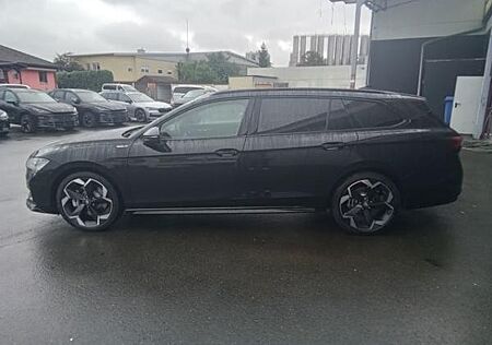 Skoda Superb Combi Sportline 2.0 TSI 7-Gang-DSG 4x4 Allrad