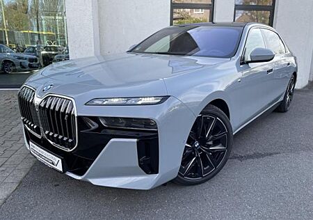 BMW i7 xDrive60 M Sport | TheatreScreen Massage B&W AHK (G70)