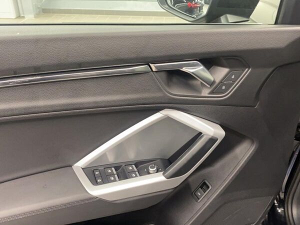 Audi Q3 40 TDI quattro S-tronic S line Black LED Navi bild 5