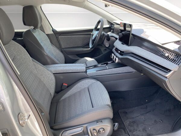 Skoda Superb Combi 2.0 TDI DSG Selection bild 4