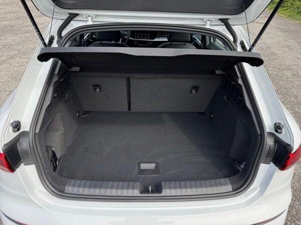 Audi A3 Sportback 35 TFSI LED KAM ACC SMARTPINTER SHZ bild 6