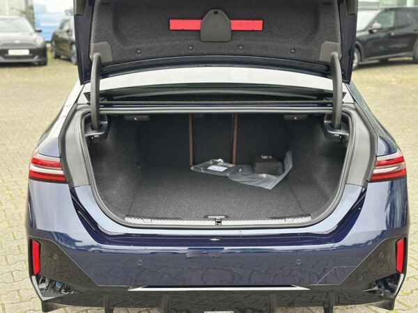 BMW i5 M60 xDrive | UPE 126.760,- | Limousine Sportpaket Head-Up DAB bild 7