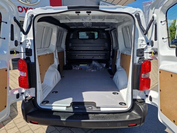 Toyota Proace 2.0l Meister🔥L1 Schalter🔥Lagerwagen🔥Bis zu 15 Jahre Garantie! bild 4