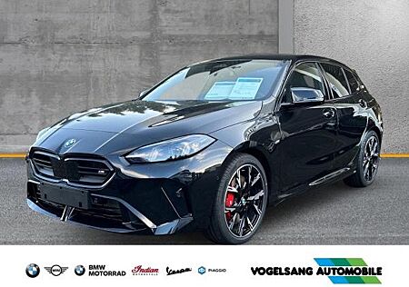 BMW M135i xDrive // Sofort Verfügbar // M Sportpaket Pro, Innovationspaket, Panorama Glasdach uvm.
