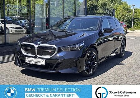BMW i5 M60 xDrive Touring /Autobahnassistent AHK B&W