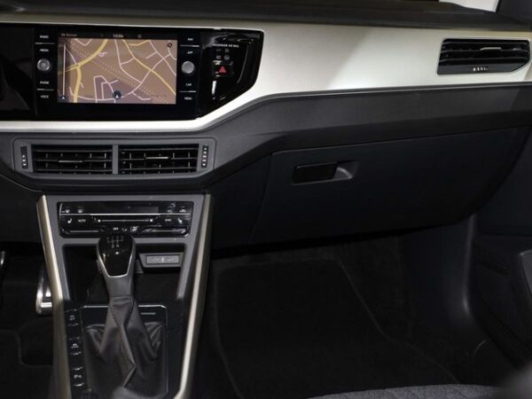 Volkswagen Polo 1,0 TSI Move Matrix Navi Pano PDC Klimaautom. 16" bild 6