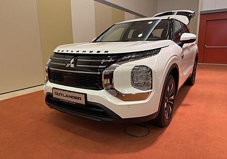 Mitsubishi Outlander Plug-In mit 0,5% Versteuerung Allrad/ACC/360° Kamera/LED