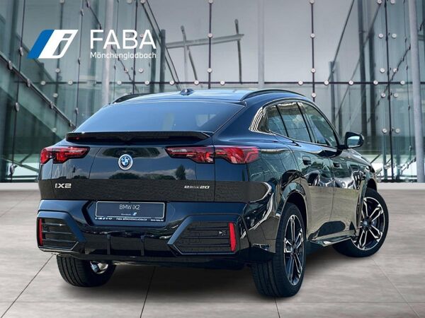 BMW iX2 eDrive20 M Sportpaket HK HiFi DAB LED RFK bild 2