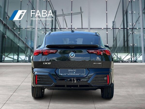 BMW iX2 eDrive20 M Sportpaket HK HiFi DAB LED RFK bild 3