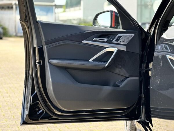 BMW iX2 eDrive20 M Sportpaket HK HiFi DAB LED RFK bild 7