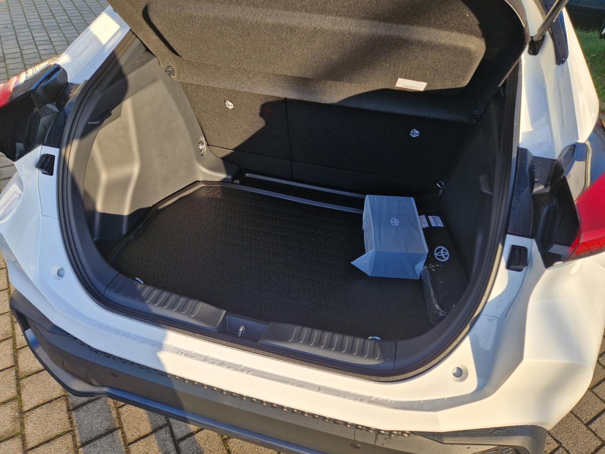 Toyota C-HR Hybrid 1.8 🔥 Teamplayer 🔥 Lagerwagen 🔥Bis zu 15 Jahre Garantie! bild 4