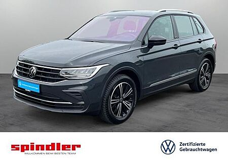 VW Tiguan Volkswagen Active 2.0 TDI DSG / Navi, Pano, AHK, LED