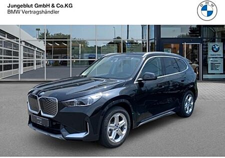 BMW iX1 xDrive30 xLine AHK/Sitzhg./Adapt.LED-Scheinw./DriveAssist.