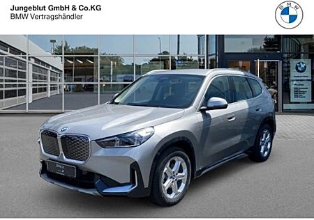 BMW iX1 eDrive20 xLine AHK/Sitzhg./Park.Assist./Adapt.LED-Scheinw./