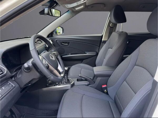 SsangYong Tivoli Nomad 1.5 2WD *LED/SHZ/RFK/APP/PDC* bild 4