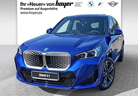 BMW iX1 xDrive30 M Sportpaket Innovationspaket Travel Paket uvm.