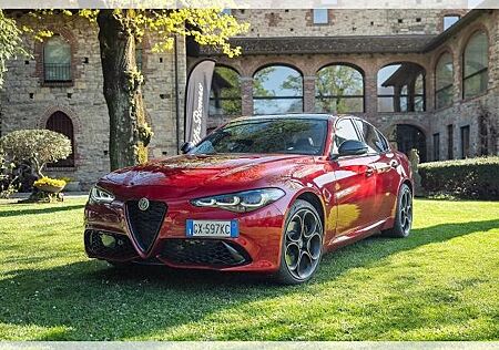 Alfa Romeo Giulia 2.0 Turbo 16V AT8-Q4 Intensa