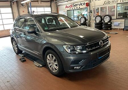 VW Tiguan Volkswagen 2.0 TDI DSG Comfortline Panoramadach Navi