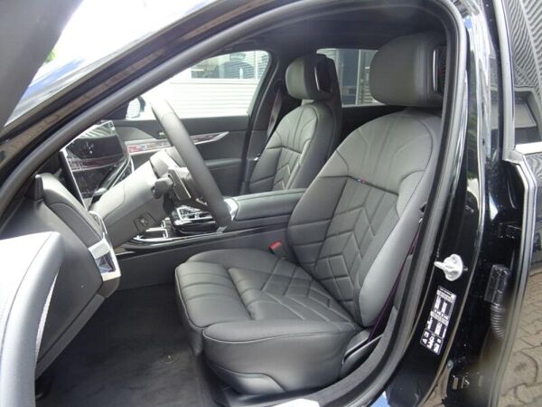 BMW 740 d xDriveLimousine++SOFORT VERFÜGBAR++TOPDEAL bild 6