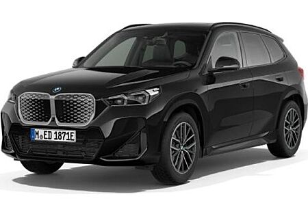 BMW iX1 xDrive 30e - 0,25% - Anhängerkupplung - Panoramaglasdach - Aktivsitz - M Sportpaket