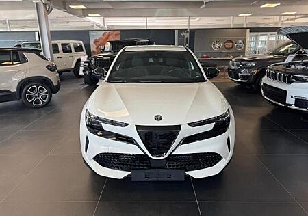 Alfa Romeo Junior Speciale 1.2 VGT 48V-Hybrid DCT in 2 Farben Verfügbar Abholung Mannheim