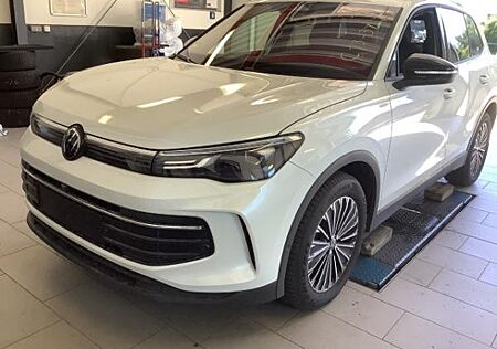 VW Tiguan Volkswagen 1.5 eTSI Goal DSG AHK Standhzg Navi ACC