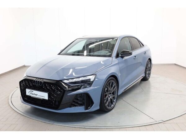 Audi RS3 Limousine TFSI quattro 280 km/h bild 2