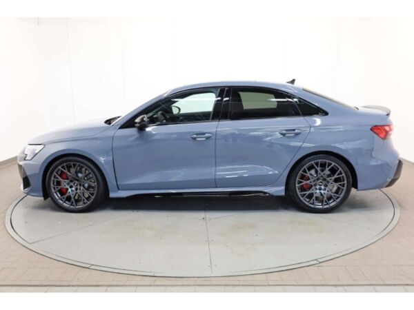 Audi RS3 Limousine TFSI quattro 280 km/h bild 5
