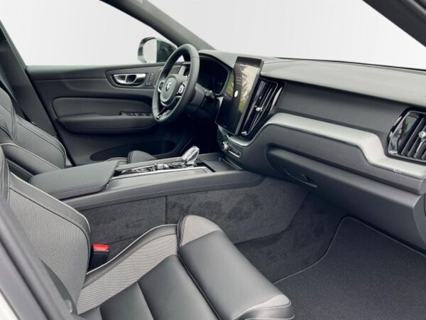 Volvo XC60 Recharge T6 AWD Plus Black Edition 21'' ACC Panorama Harman LED e-Sitze *Vorführwagen Soderaktion - bild 3