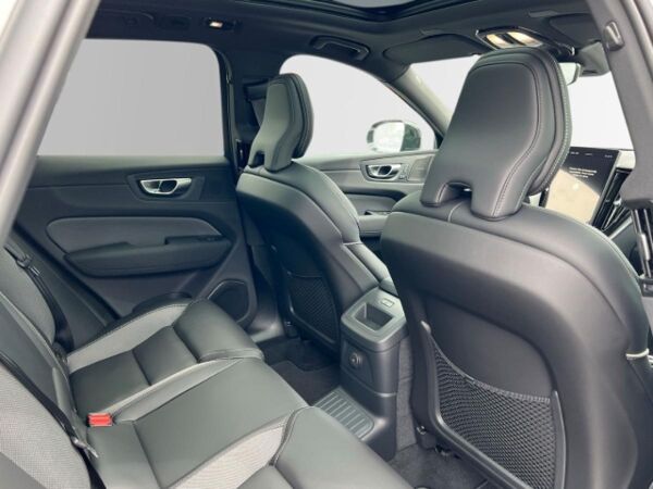 Volvo XC60 Recharge T6 AWD Plus Black Edition 21'' ACC Panorama Harman LED e-Sitze *Vorführwagen Soderaktion - bild 5