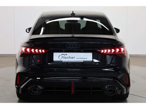 Audi RS3 Limousine TFSI quattro 280 km/h bild 6