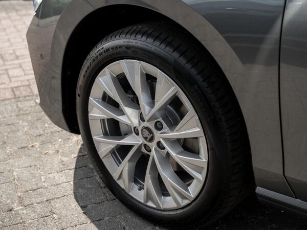 Skoda Superb Combi Selection 2.0 TDI DSG AHK Kam. LM bild 6