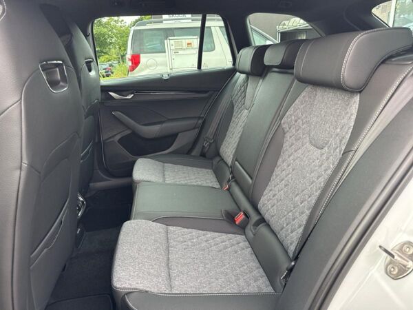 Skoda Octavia Cb. SPORTLINE 2.0TDI AHK+NAVI+ACC+MATRIX bild 7