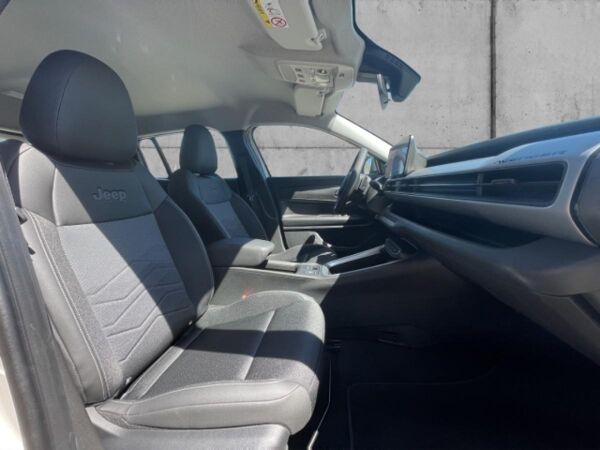 Jeep Avenger Altitude Automatik VORLAUF ALLWETTER+PDC+KAMERA+CARPLAY+SHZ bild 6